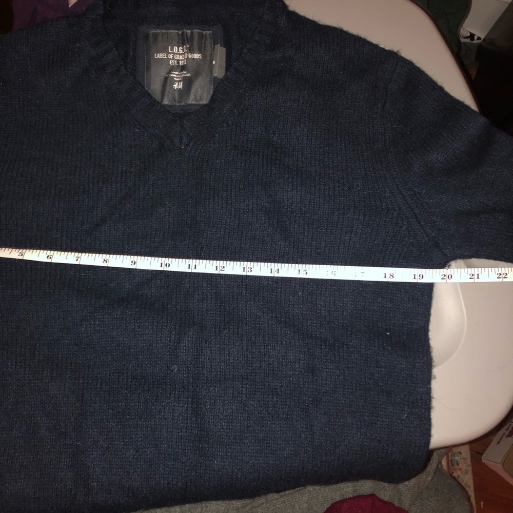 Men’s v neck sweater